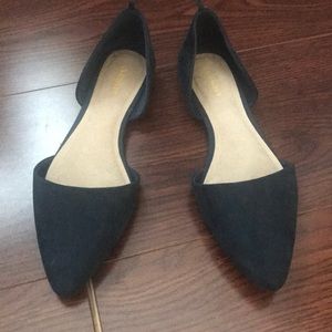 Pointed toe navy flats